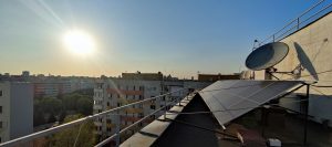 panouri solare pe acoperis bloc