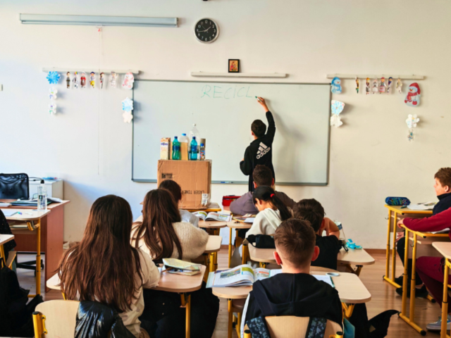 17 tone de deșeuri reciclabile colectate de elevii din 20 de școli din București și Ilfov cu ajutorul Recicleta